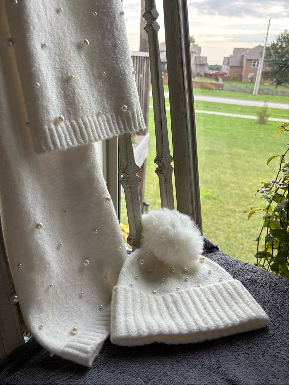 Cream Pearl-Embellished Pom-Pom Hat and Scarf Set - Picture 5 of 7
